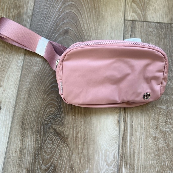 lululemon everywhere belt bag pastel pink 1L Lululemon Everywhere Belt Bag -
